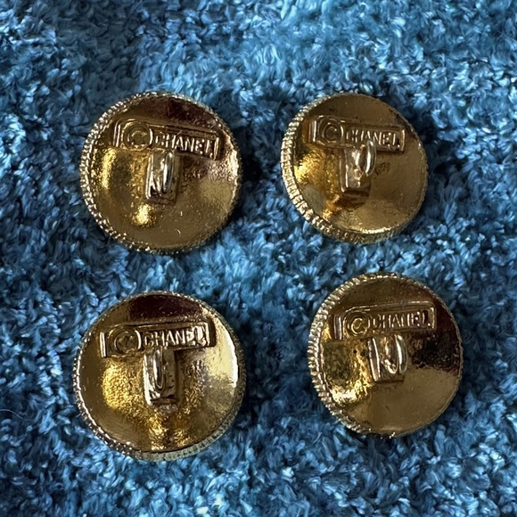 AUTHENTIC CHANEL GOLD TONE BUTTONS UNISEX - Picture 5 of 5
